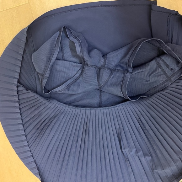 Athleta Girl Skort, Tennis Skirt, Pleated Back, Navy, Girls 14/XL or Women's S/M - Picture 8 of 8